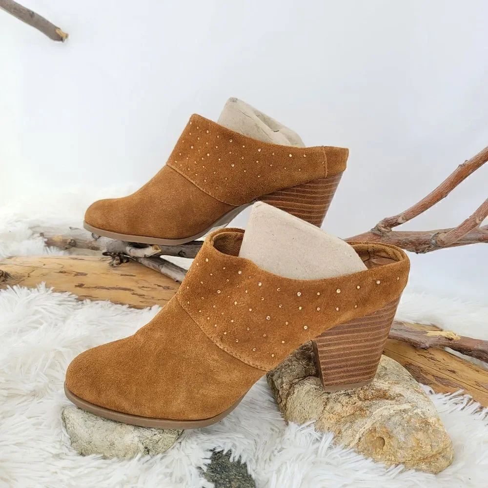 Yellow box studded brown suede clogs Rocio